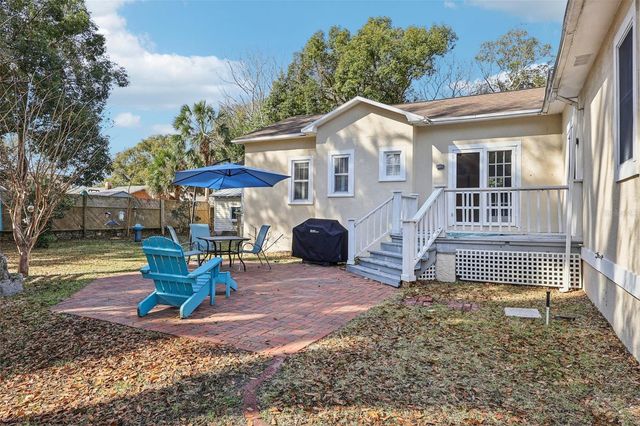 832 E 9TH AVENUE, Mount Dora, FL 32757