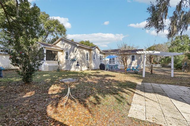 832 E 9TH AVENUE, Mount Dora, FL 32757