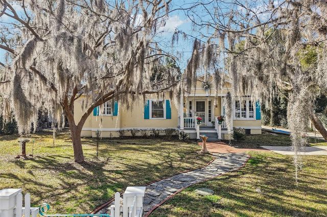 832 E 9TH AVENUE, Mount Dora, FL 32757