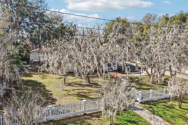 832 E 9TH AVENUE, Mount Dora, FL 32757