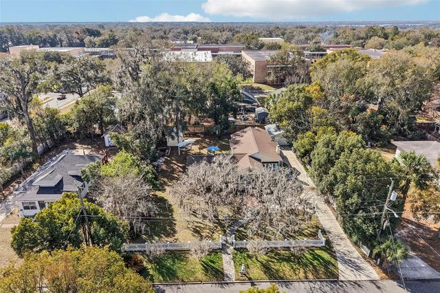 832 E 9TH AVENUE, Mount Dora, FL 32757