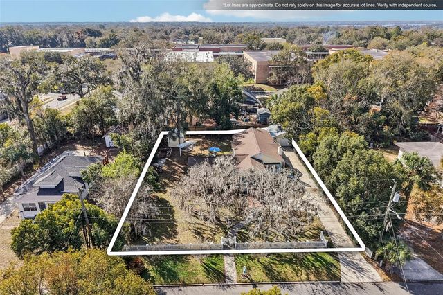 832 E 9TH AVENUE, Mount Dora, FL 32757