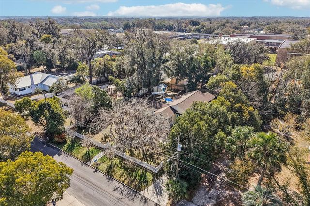 832 E 9TH AVENUE, Mount Dora, FL 32757