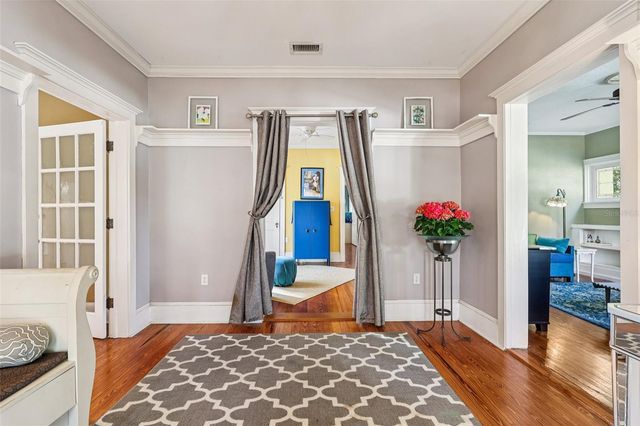 832 E 9TH AVENUE, Mount Dora, FL 32757