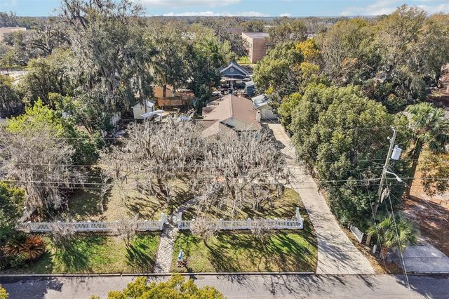 832 E 9TH AVENUE, Mount Dora, FL 32757