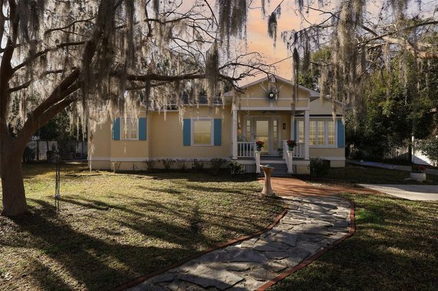 832 E 9TH AVENUE, Mount Dora, FL 32757