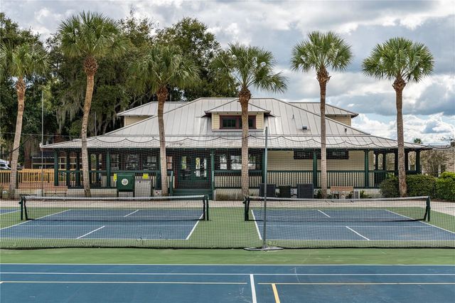 832 E 9TH AVENUE, Mount Dora, FL 32757