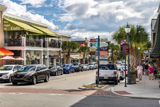 832 E 9TH AVENUE, Mount Dora, FL 32757