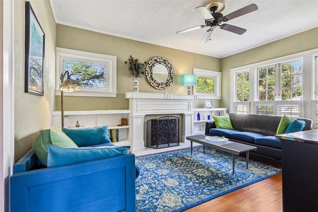 832 E 9TH AVENUE, Mount Dora, FL 32757