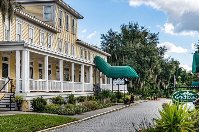 832 E 9TH AVENUE, Mount Dora, FL 32757