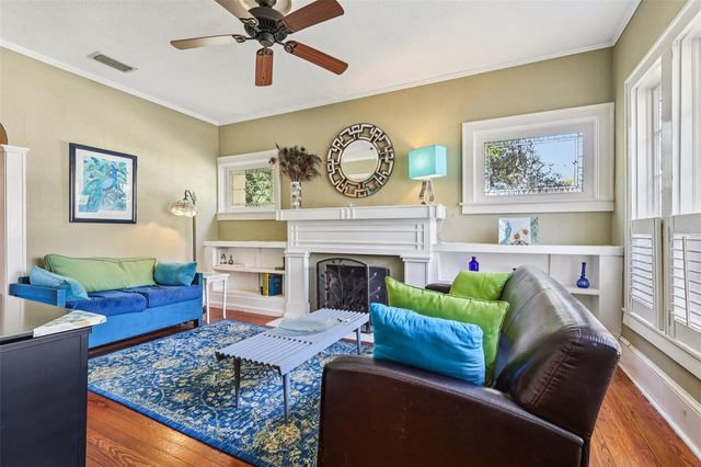 832 E 9TH AVENUE, Mount Dora, FL 32757