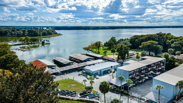 832 E 9TH AVENUE, Mount Dora, FL 32757