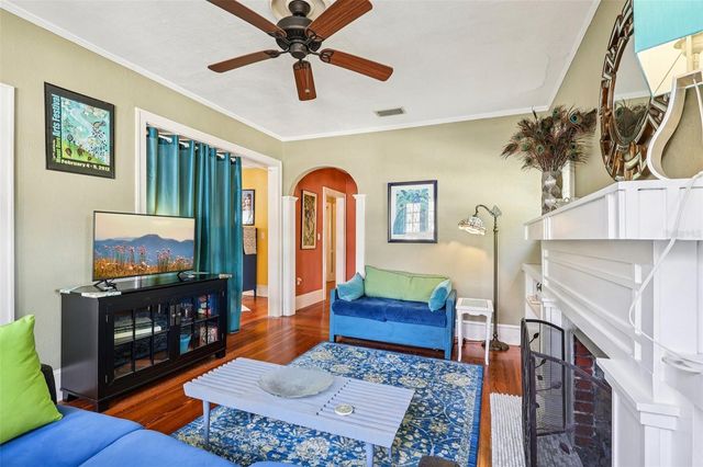 832 E 9TH AVENUE, Mount Dora, FL 32757