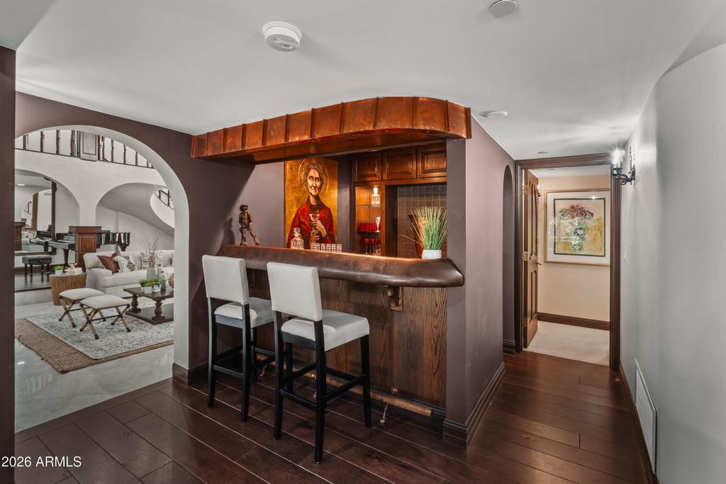 Image 12 of property listing at 6611 N 64TH Place, Paradise Valley, AZ 85253