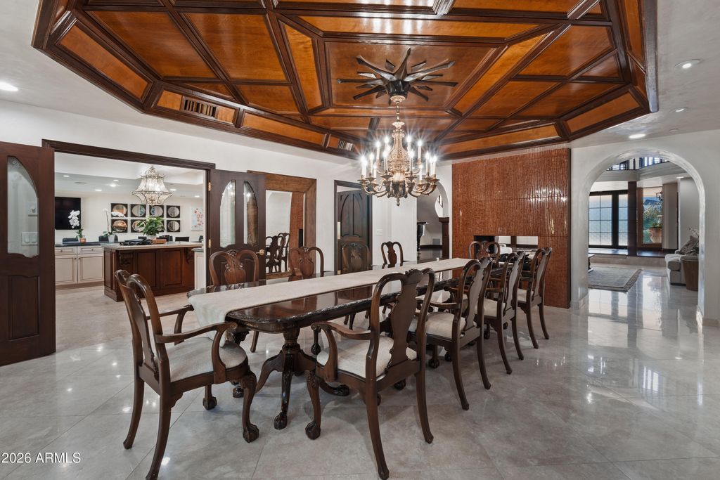 Image 13 of property listing at 6611 N 64TH Place, Paradise Valley, AZ 85253
