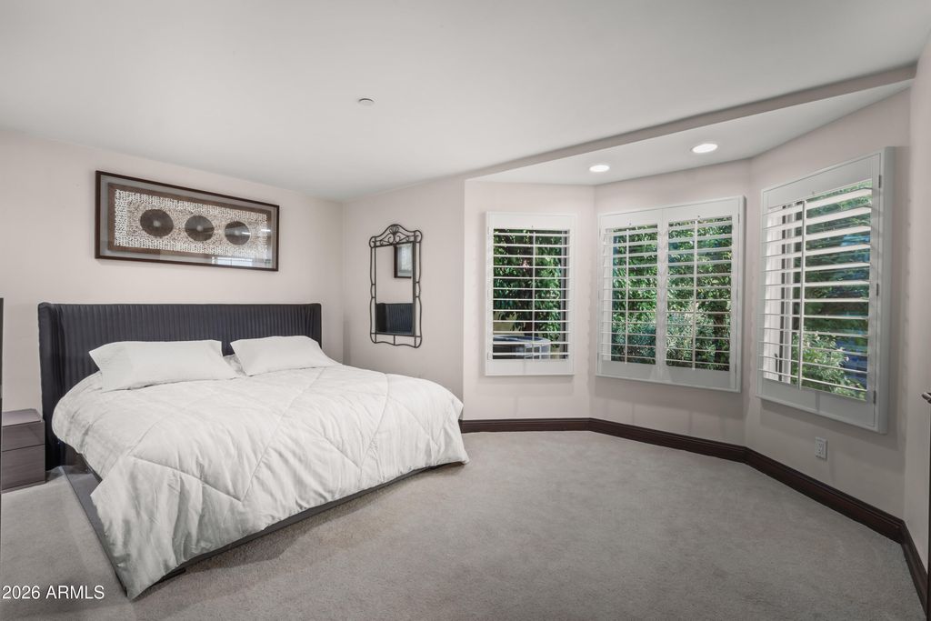Image 30 of property listing at 6611 N 64TH Place, Paradise Valley, AZ 85253