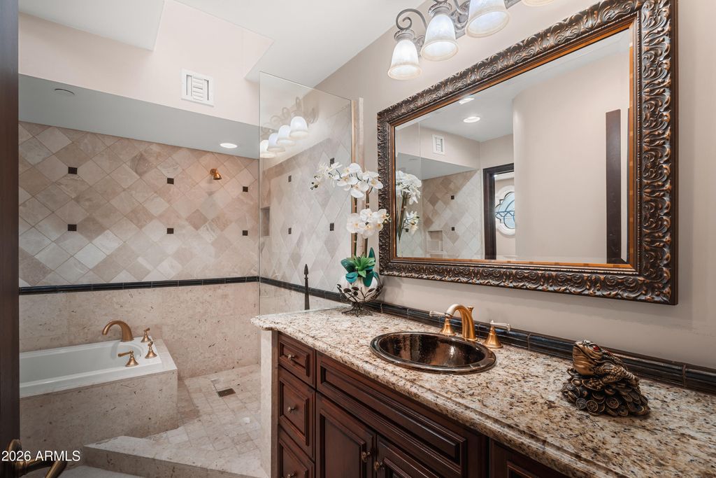 Image 31 of property listing at 6611 N 64TH Place, Paradise Valley, AZ 85253
