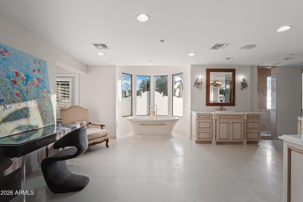 Image 37 of property listing at 6611 N 64TH Place, Paradise Valley, AZ 85253