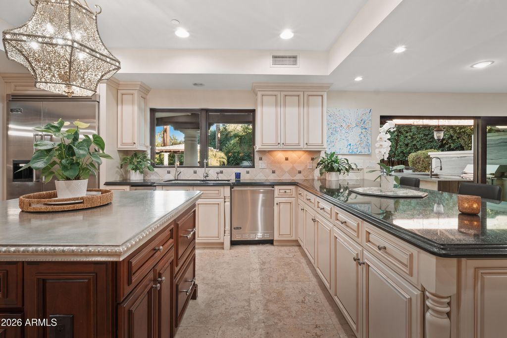 Image 45 of property listing at 6611 N 64TH Place, Paradise Valley, AZ 85253