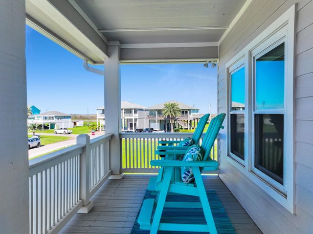 978 Sue Drive, Port Bolivar, TX 77650