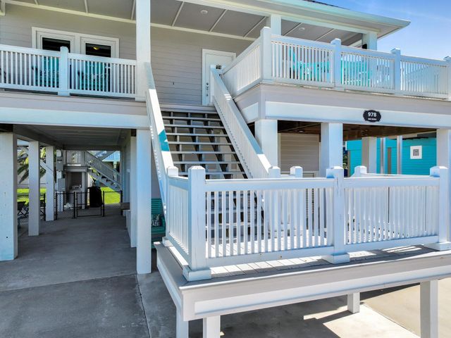 978 Sue Drive, Port Bolivar, TX 77650