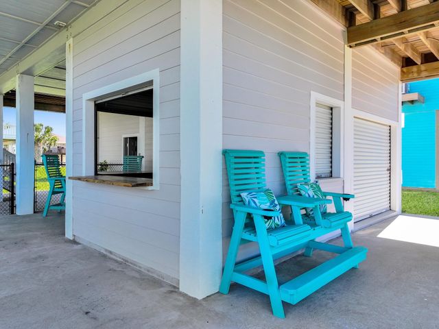 978 Sue Drive, Port Bolivar, TX 77650