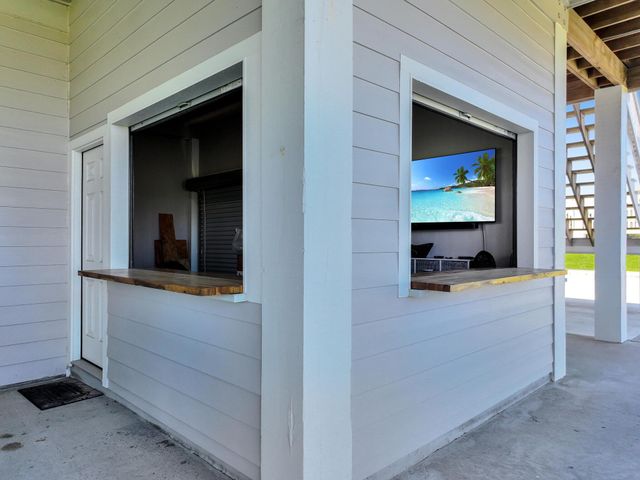 978 Sue Drive, Port Bolivar, TX 77650