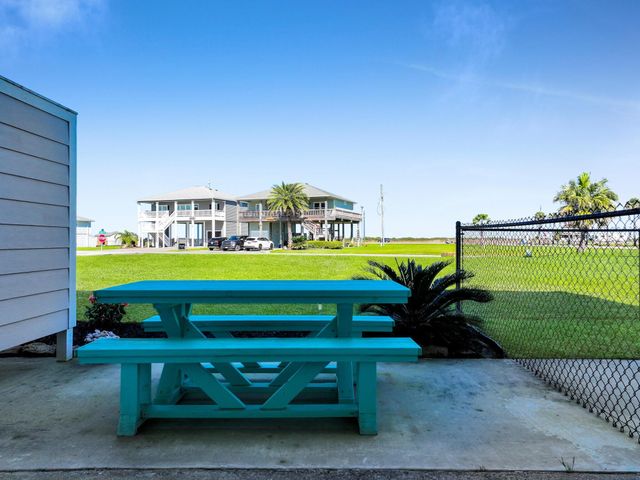 978 Sue Drive, Port Bolivar, TX 77650