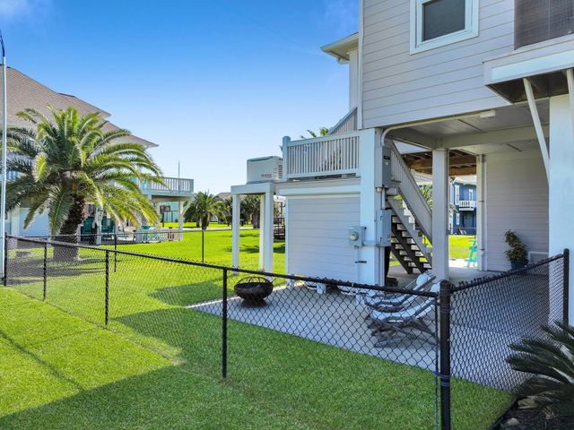 978 Sue Drive, Port Bolivar, TX 77650