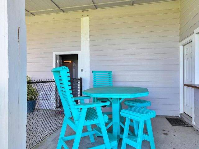 978 Sue Drive, Port Bolivar, TX 77650