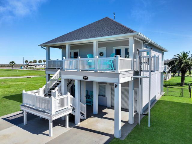 978 Sue Drive, Port Bolivar, TX 77650