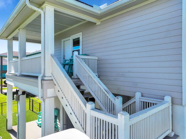 978 Sue Drive, Port Bolivar, TX 77650