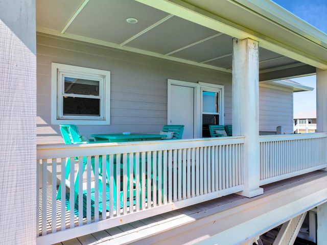 978 Sue Drive, Port Bolivar, TX 77650