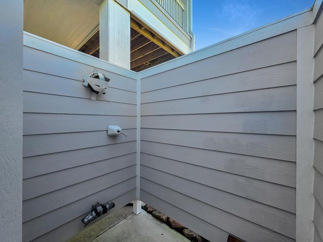 978 Sue Drive, Port Bolivar, TX 77650