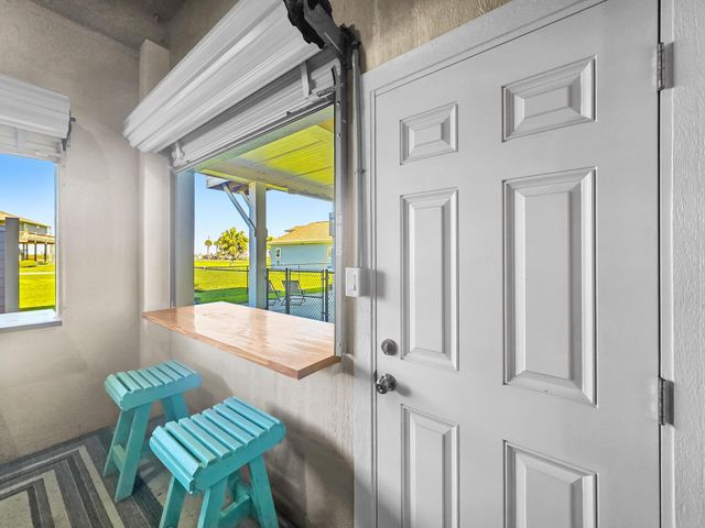 978 Sue Drive, Port Bolivar, TX 77650