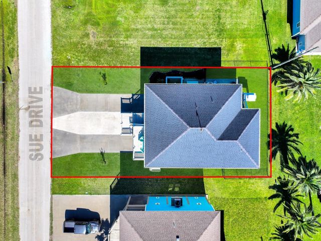 978 Sue Drive, Port Bolivar, TX 77650