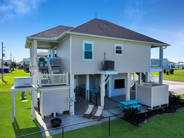 978 Sue Drive, Port Bolivar, TX 77650