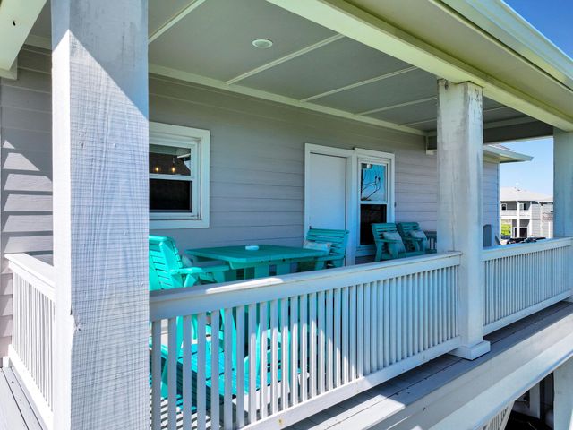 978 Sue Drive, Port Bolivar, TX 77650