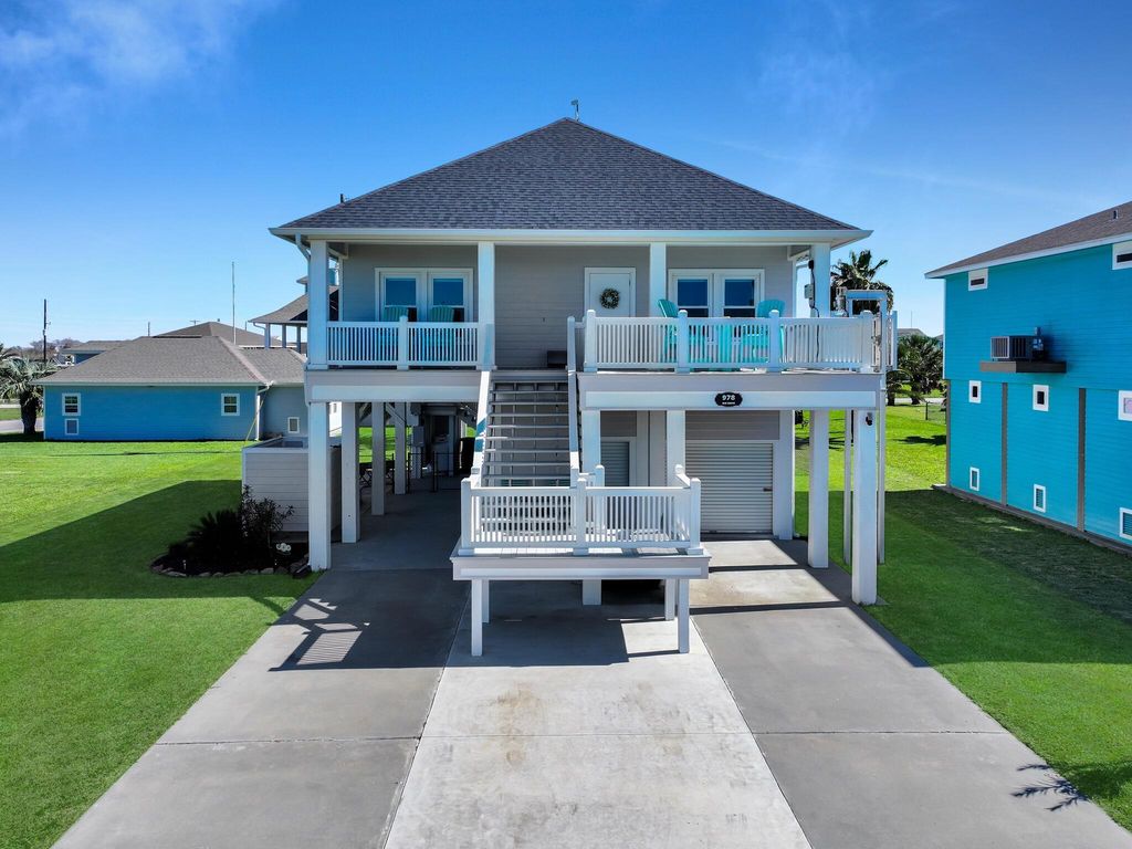 978 Sue Drive, Port Bolivar, TX 77650