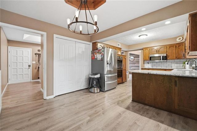 5305 NW 58TH Terrace, Kansas City, MO 64151