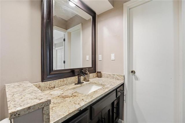 5305 NW 58TH Terrace, Kansas City, MO 64151