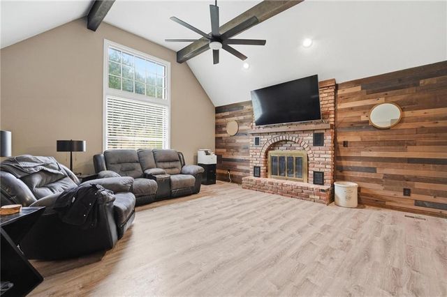 5305 NW 58TH Terrace, Kansas City, MO 64151