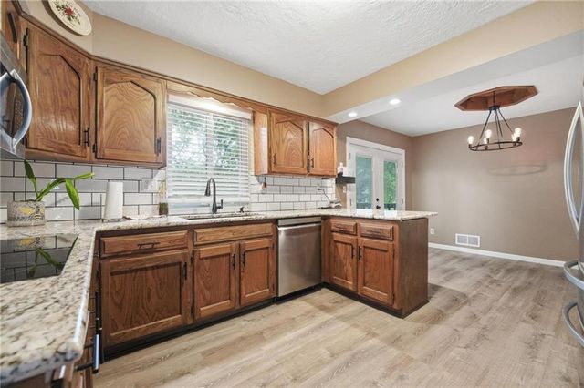 5305 NW 58TH Terrace, Kansas City, MO 64151