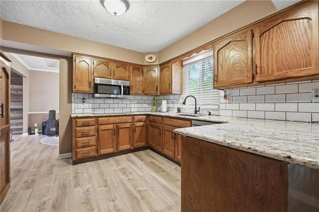 5305 NW 58TH Terrace, Kansas City, MO 64151