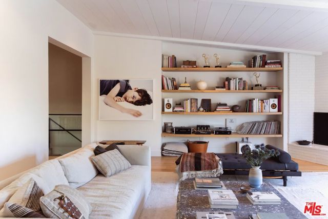 226 S Rimpau Boulevard, Los Angeles, CA 90004