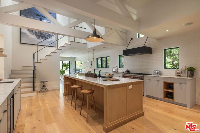 226 S Rimpau Boulevard, Los Angeles, CA 90004