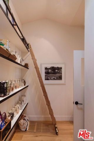 226 S Rimpau Boulevard, Los Angeles, CA 90004