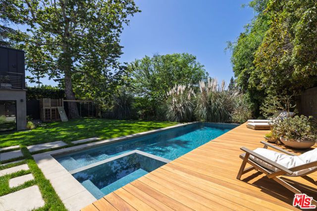 226 S Rimpau Boulevard, Los Angeles, CA 90004