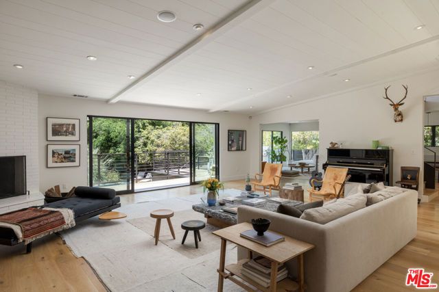 226 S Rimpau Boulevard, Los Angeles, CA 90004