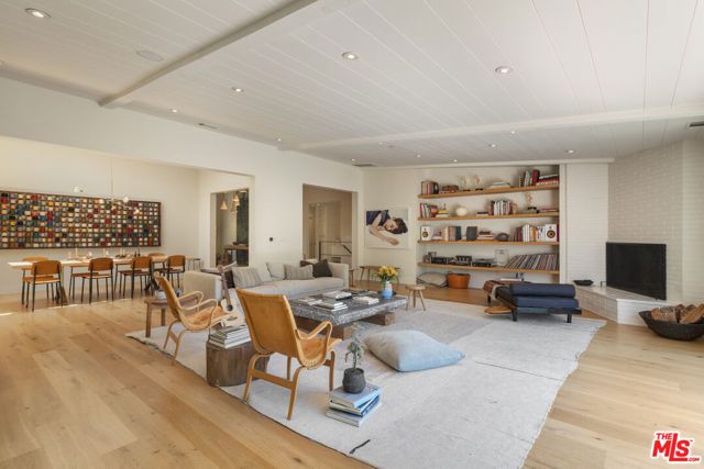 226 S Rimpau Boulevard, Los Angeles, CA 90004